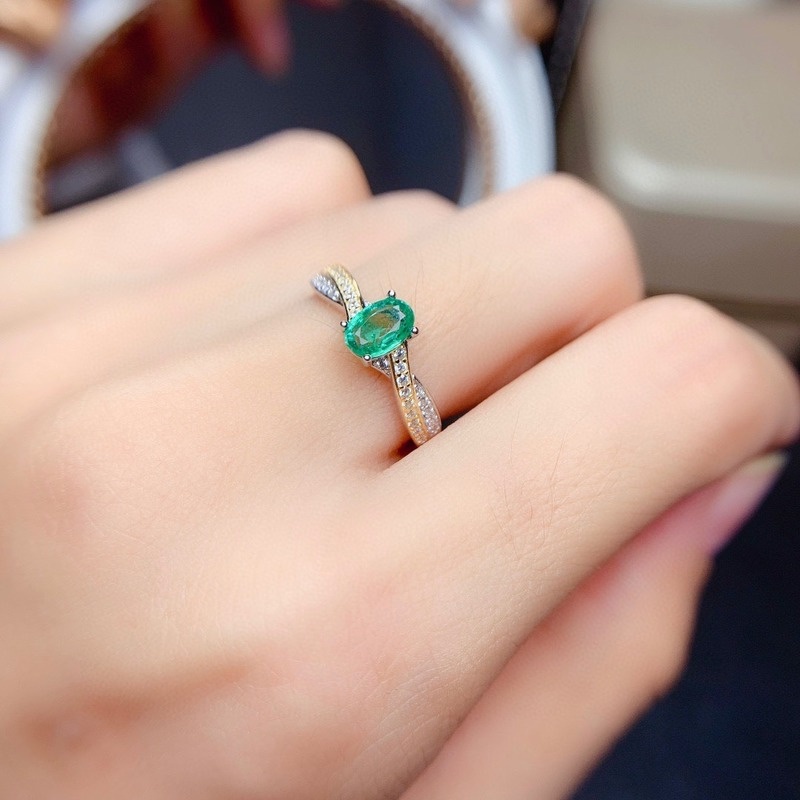 Luxury Fashion Green Moissanite Two-Tone Ring