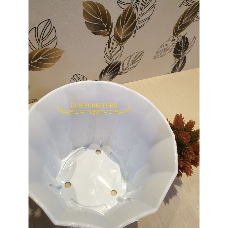 Pot Bunga Lily Kembang Mahkota Putih Murah Plastik Diameter 25 cm