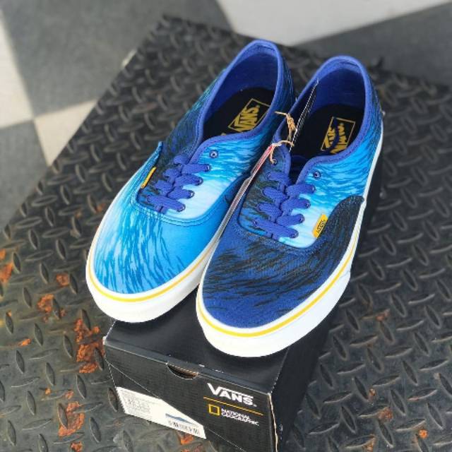 Vans Authentic x National Geographic