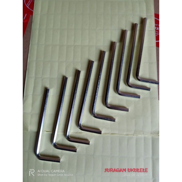 Kunci L untuk gitar akustik