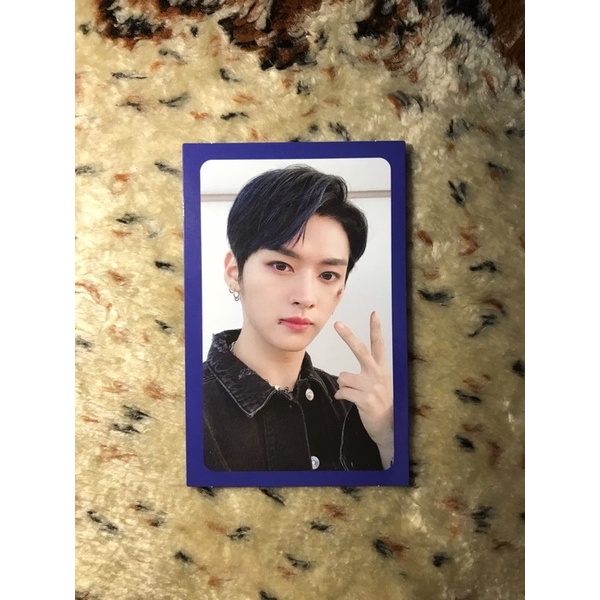 Lee Know blue border levanter