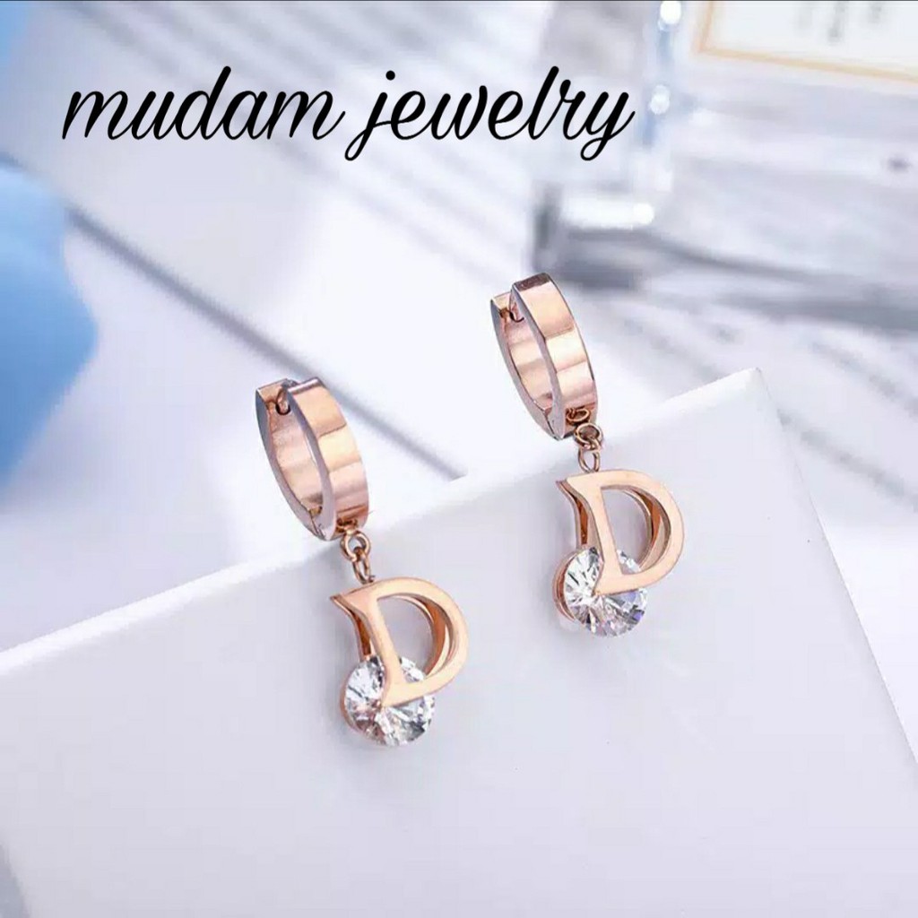 Anting Titanium Huruf D Clip Zircon Artifisial Untuk Wanita Fashion