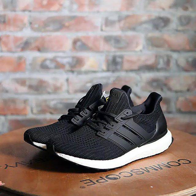 Sepatu ADIDAS UltraBoost 4.0 Core Black White Original Sneaker Pria Adidas Sepatu Adidas Sepatu Pria
