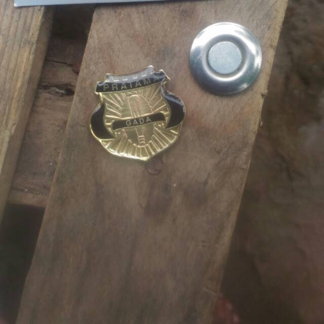 Pin gada pratama asli logam kuningan