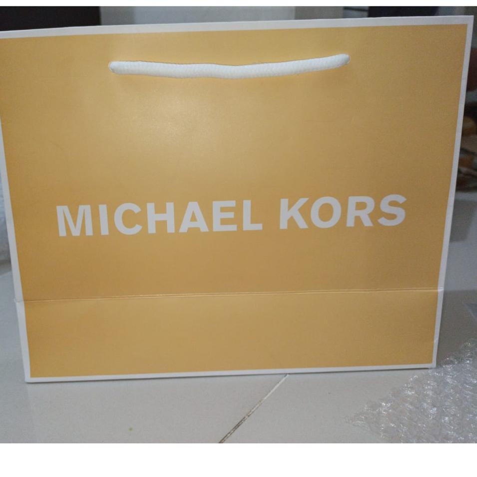

[KODE PRODUK LPVKU6851] PAPER BAG MICHAEL KORS