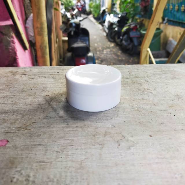 Pot lulur 50 gram ukuran tinggi putih/wadah lulur 50 gram/tempat minyak rambut