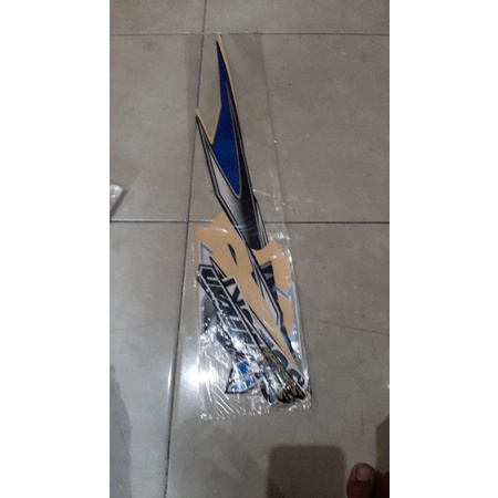 STRIPING LIS BODY SUZUKI SMASH TITAN SR BIRU SR 2010 CW HITAM BIRU  PUTIH