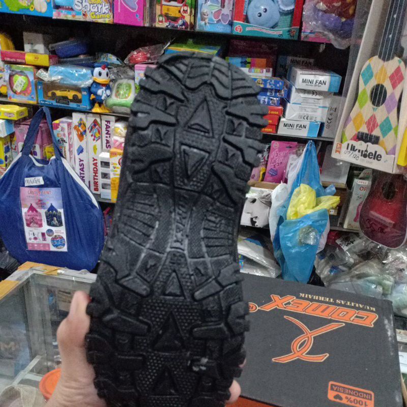 sepatu sekolah comex hitam polos lem 2 (34-37) ringan nyaman di pakai