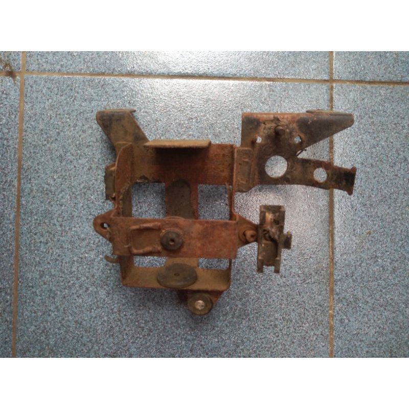 breket brecket pangkon dudukan wadah aki tempat accu Honda Gl 100 Ori Second
