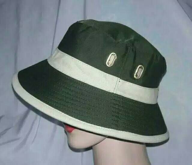 Bucket hat hijau rimba list krem