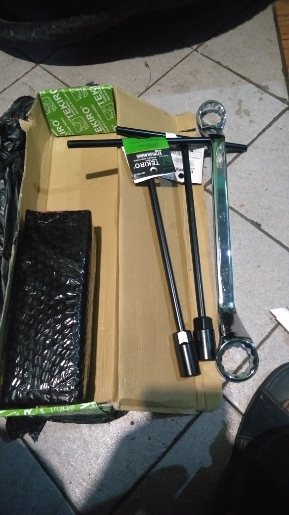 Kunci T Hitam 17 Mm Tekiro