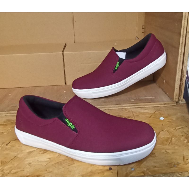 sepatu kasual slip on pria sepatu dagok