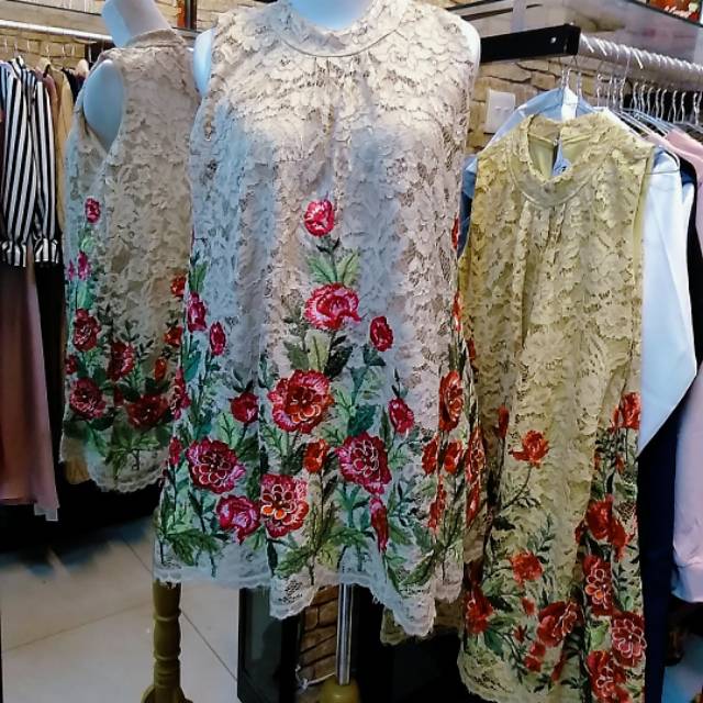 kebaya motif bunga timbul