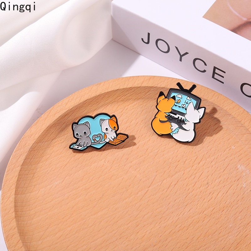 Bros Pin Enamel Bentuk Kartun Hewan Rubah Kucing Untuk Aksesoris Pakaian