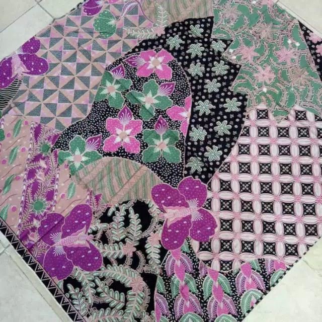 Kain Batik Solo Motif Bunga Ungu