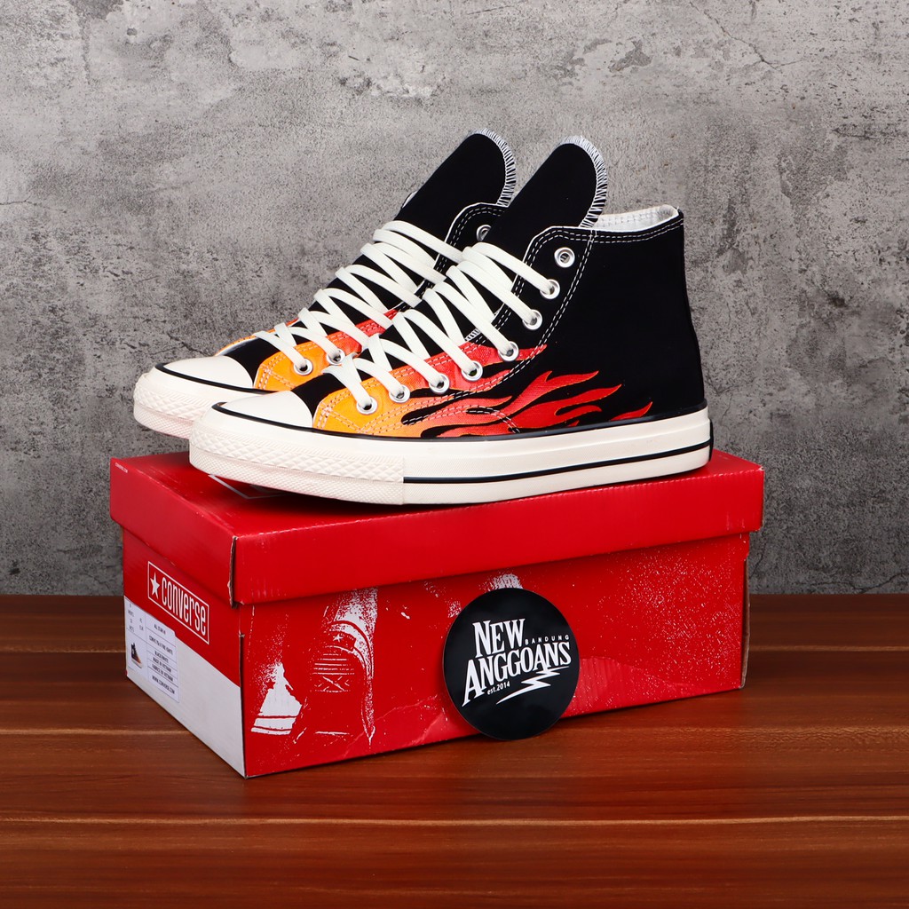 sepatu converse flame