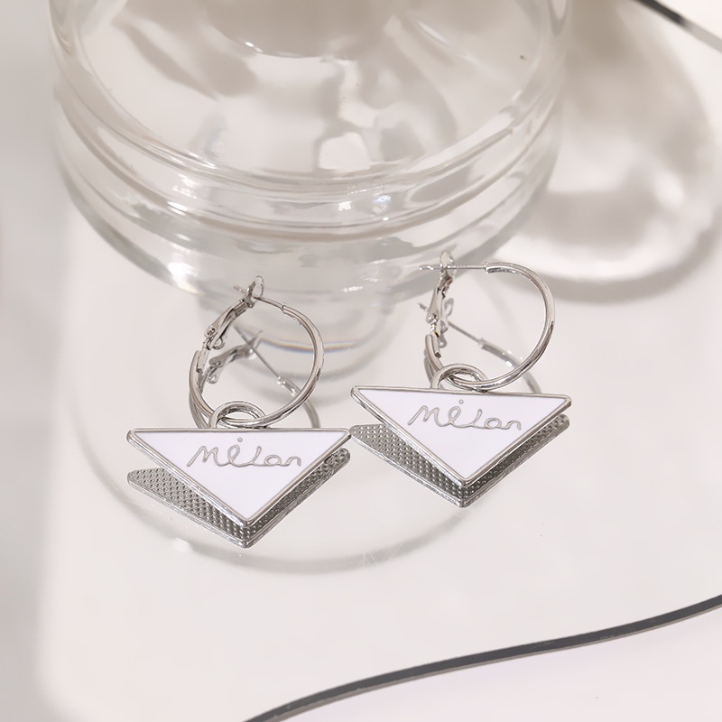 Sterling silver jarum Korea gaya baru pribadi retro hitam corner letters fashion sweet cool rasa des