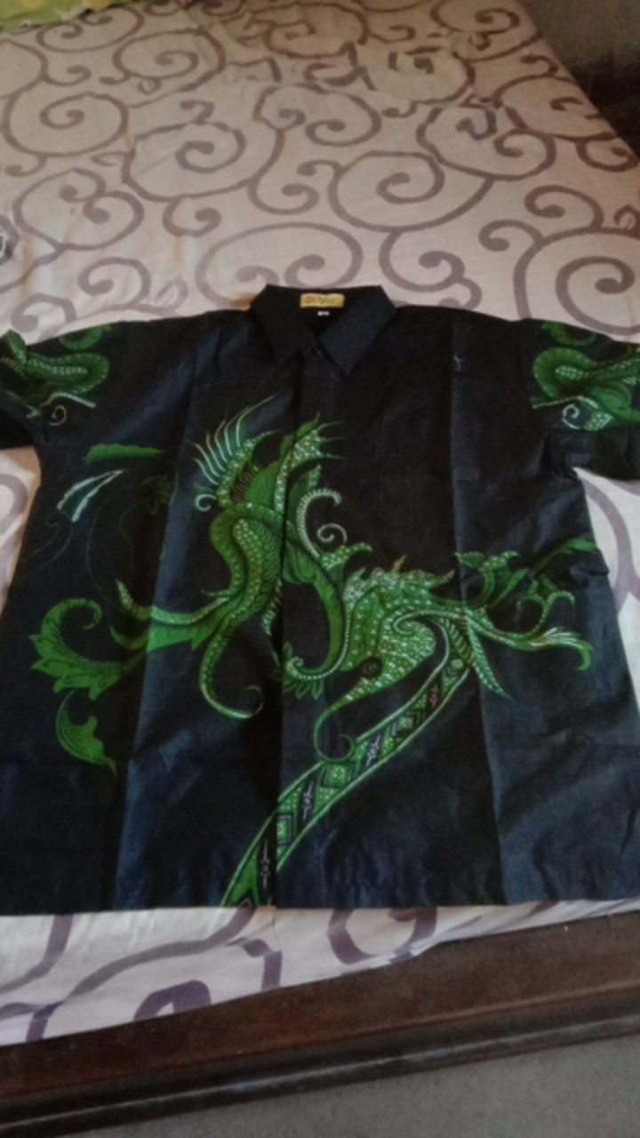 Hem Batik Hitam Elegan Motif Naga