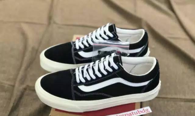 SEPATU43 VANS OLDSKOOL MONO FULL BLACK HITAM POLOS WHITE PUTIH AUTHENTIC ERA SK8