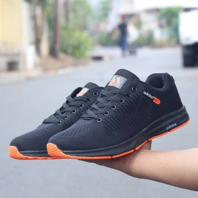 Sepatu running adidas Neo Zoom pria