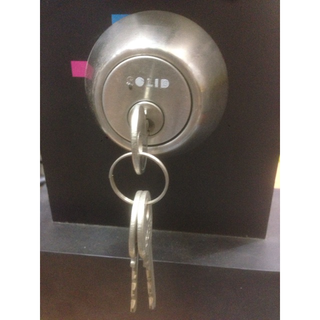 kunci pintu deadbolt solid