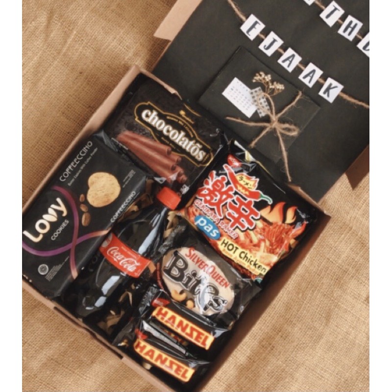 

SNACKBOX BLACK / SNACK BOX HITAM / HADIAH ULANG TAHUN AESTHETIC