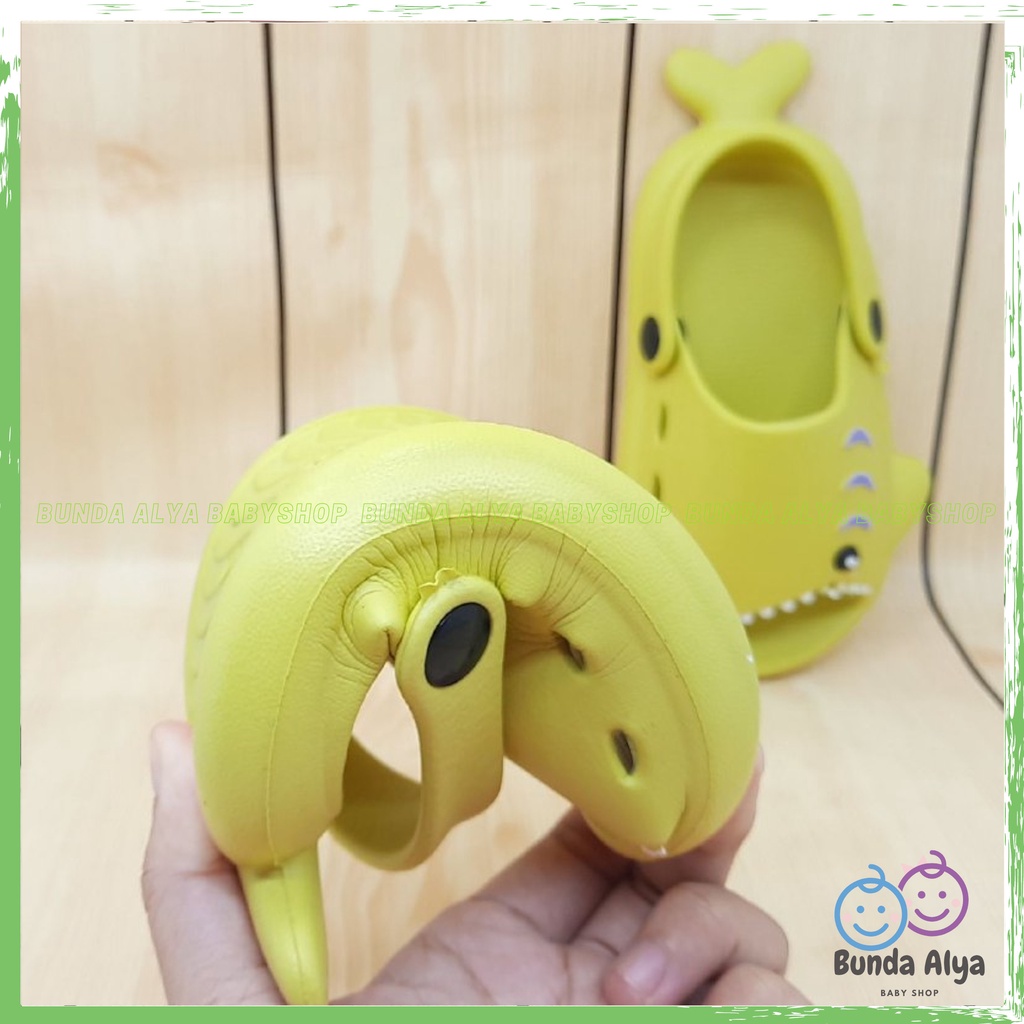 Sendal Anak Laki Laki IMPORT Usia 3 4 5 Tahun Baby Shark Elastis Empuk - Sepatu Sandal Slop Anak Cowok Model Ikan Lucu KUNING Sendal Anak Cowok Cewek Kret Anti Licin Sendal Slop Anak Tali Belakang Nyaman Dipakai Size 24-28