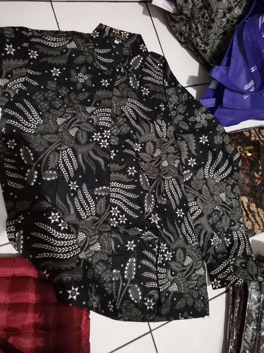 Couple Batik Set Kebaya Modern Dan Kemeja Pria Lengan Panjang Batik Sarimbitan