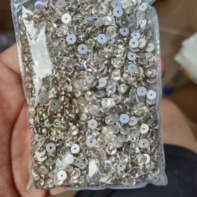 STONE KRISTAL BERLIAN MOTIF BULAT PUTIH LOBANG TENGAH UKURAN 4 MM PER LUSIN