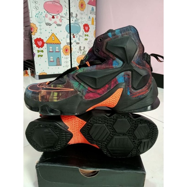 BASKET LEBRON 13 THE AKRONITE PHOLOSOPHY SIZE 44 / 28cm