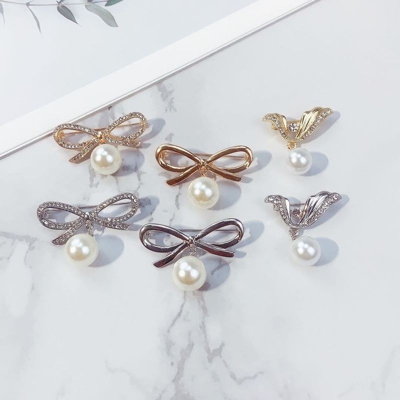 Bros Pin Bentuk Kupu-Kupu Aksen Mutiara Berlian Imitasi Bahan Metal Gaya Vintage Untuk Wanita
