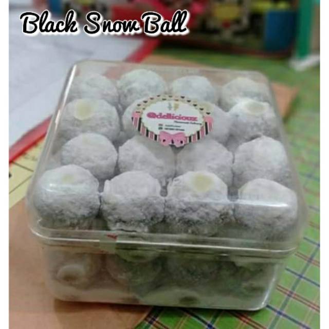 

Black Snow Ball / Putri Salju Oreo se