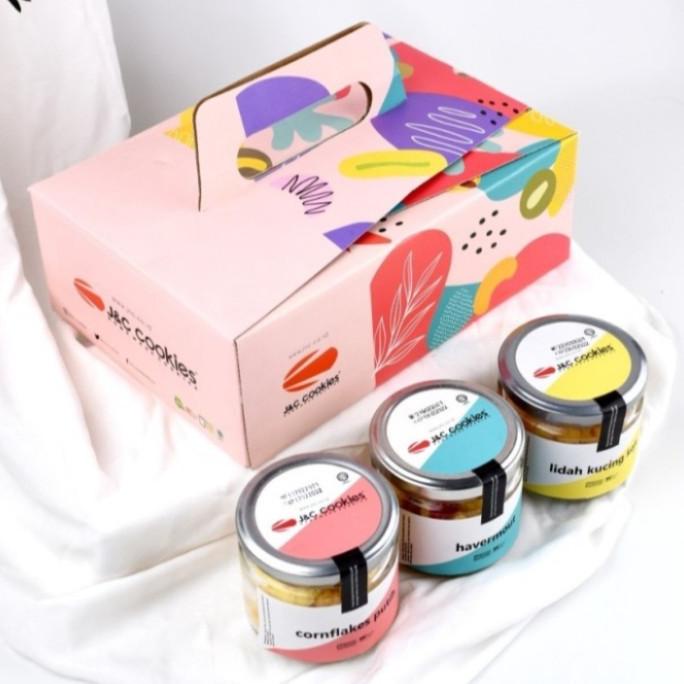 

HAMPERS LEBARAN JNC COOKIES ISI 6JAR DFHD3215SE