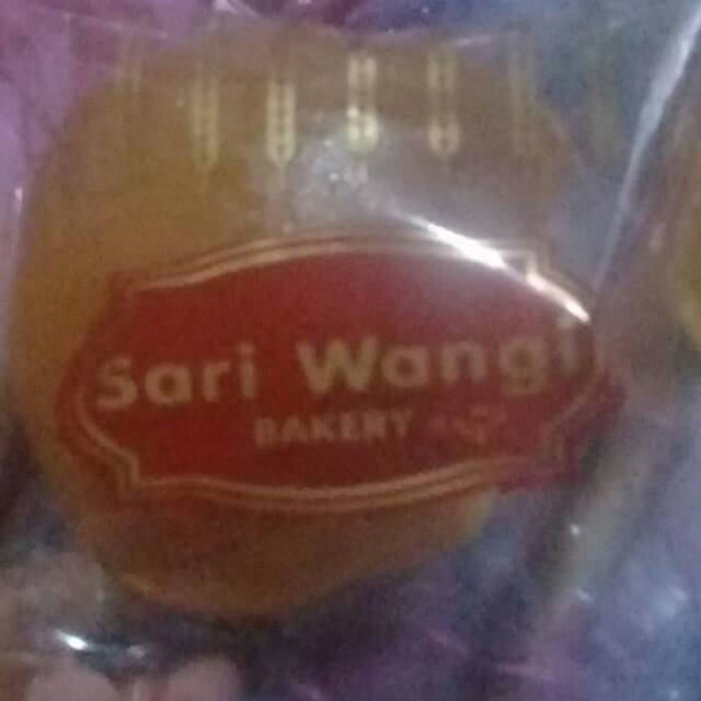 roti sariwangi rasa fla (susu gula+telor)