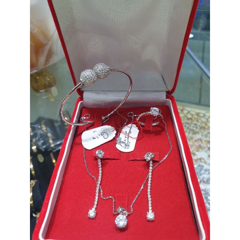 satu set emas putih kalung berliontin,anting,gelang