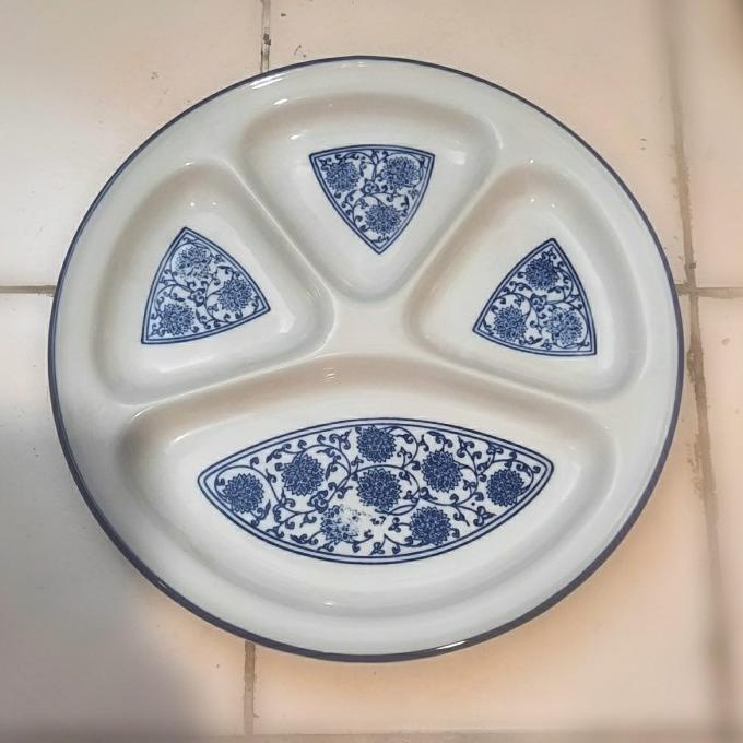 Piring Keramik makan / saji Sekat 4 ukuran d=27cm .