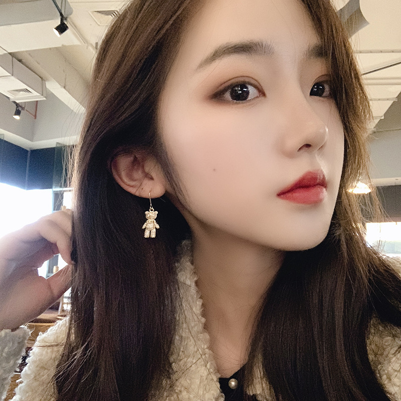 Anting Kait Gantung Desain Beruang Hias Berlian Gaya Korea Untuk Wanita