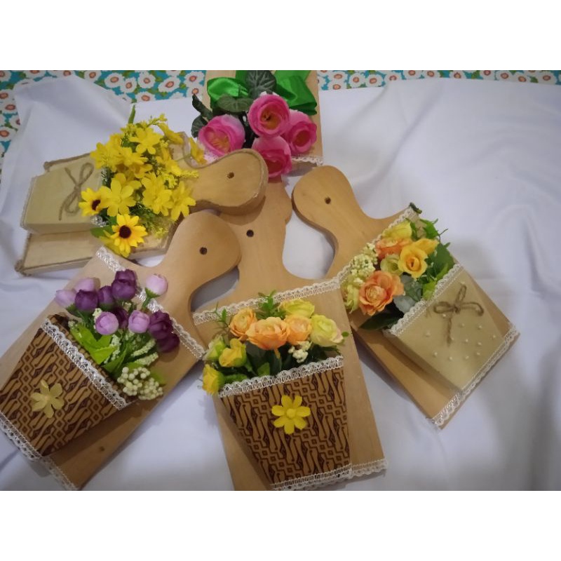 

Telenan hias bunga artificial cantik