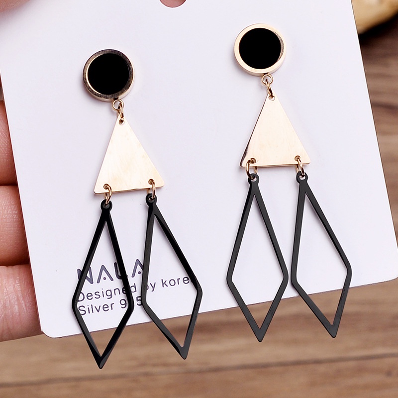 Anting segitiga trendy titanium anti karat korea fashion