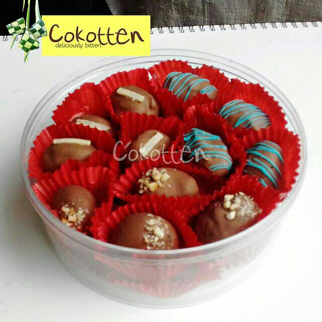 

Cokelat Kurma coklat isi kacang mede, keju atau selai kacang dalam toples 500 gr Cokotten Depok.