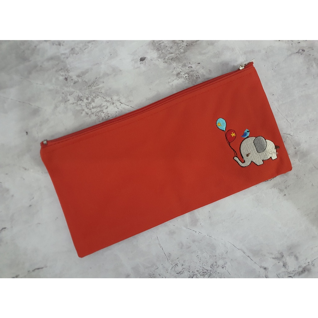 

Tempat Pensil bordir Gajah Balon 22cmx11cm