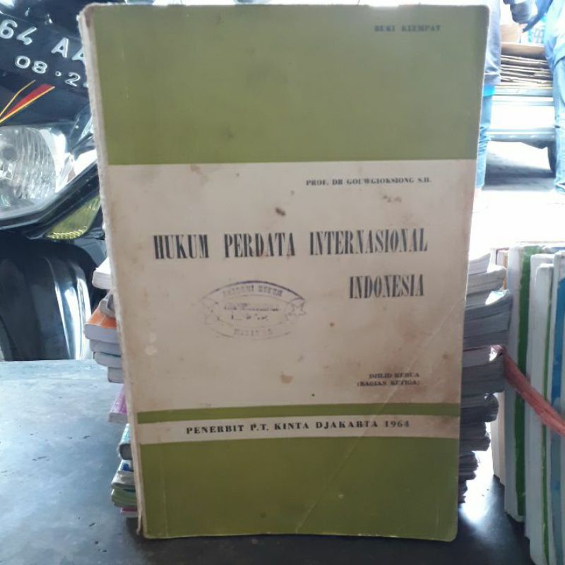 

BUKU ORIGINAL HUKUM PERDATA INTERNASIONAL INDONESIAN 2,TH 1964 PROF.DR.GOUWGIOKSIONG S.H.