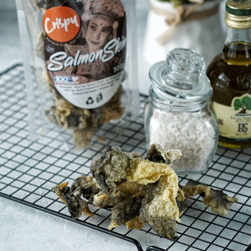 

KERUPUK KULIT IKAN SALMON SARI REJEKI (SALMON SKIN) OLEH OLEH ASLI KHAS BALI 100gr + BUBBLE WRAP
