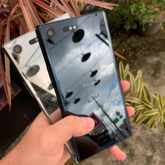 Sony xperia xz premium second - bekas rom docomo 64gb internal 4gb ram original single sim