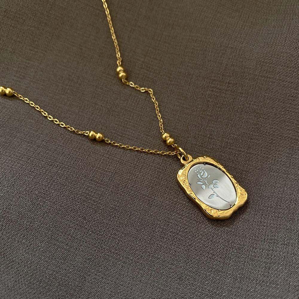 Agustina Kalung Emas Mewah Indah Persegi Liontin Klavikula Rantai Bunga Baja Titanium Gaya Korea Kalung