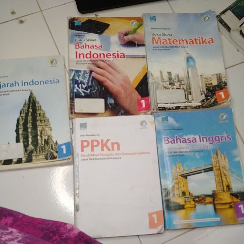 

Buku grafindo bekas kelas 10 SMA,masih layak pakai