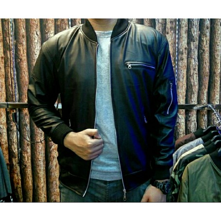 TERLARIS. Jaket Bomber Kulit Sintetis Polos Distro | Jaket Pilot - Hitam, L