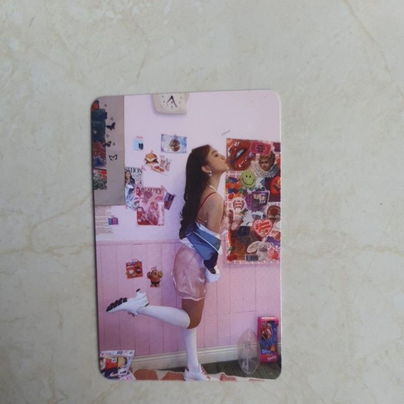 Photocard (PC) Yeri Queendom Girls Ver