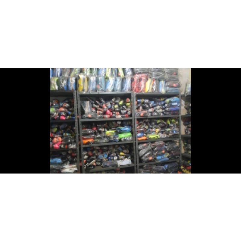 Cuci Gudang Sepatu Bola dan Sepatu Futsal