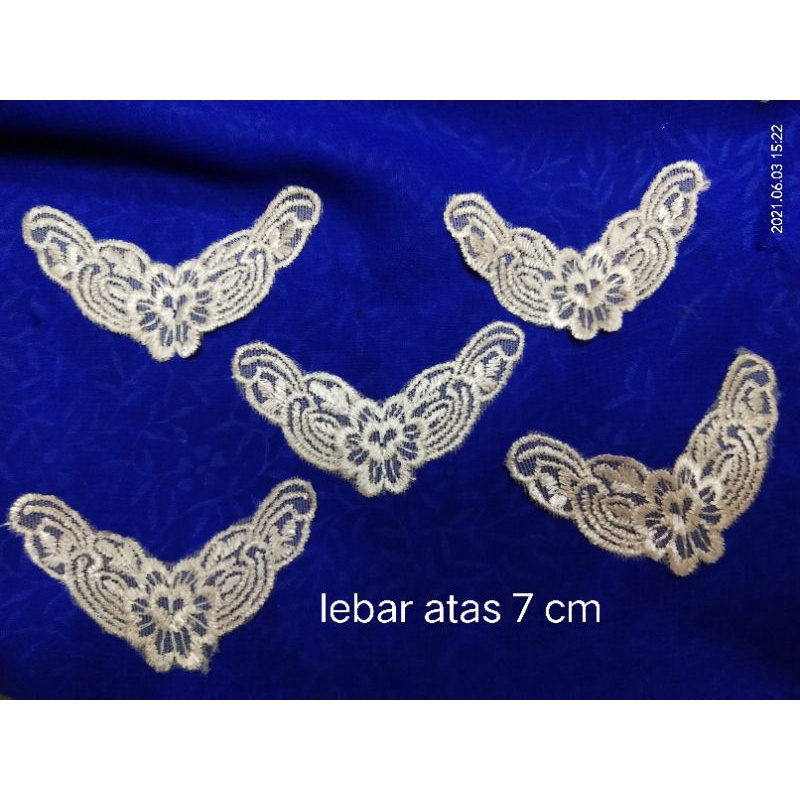 Renda bordir aplikasi kupu-kupu